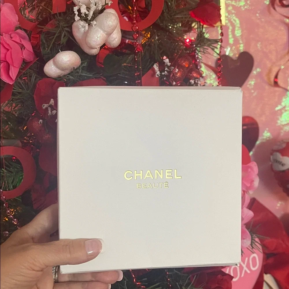 CHANEL Beauté Cream Round Cosmetic Pouch with Gold Logo